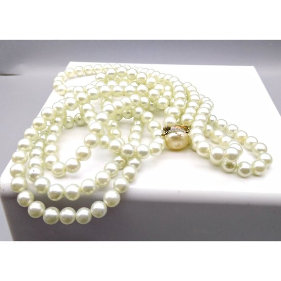 Xtra Long Vintage Faux Pearl Necklace, White Strand Flapper Length Classic Beads - Picture 4 of 5